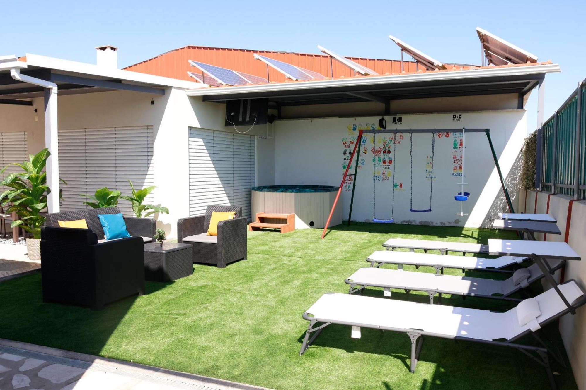 *Private Outdoor Area* 300M-Beach, Swing/No Stairs Sao Martinho do Porto Luaran gambar